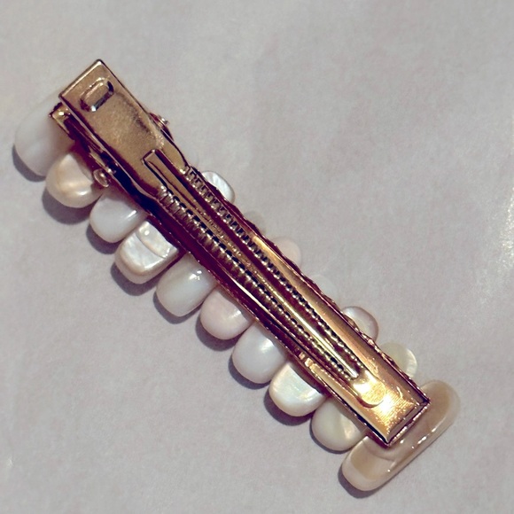 New ANTHRO genuine mother of Pearl La Boheme naturalseashell hair clip barrette - Picture 2 of 2